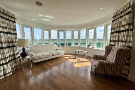 LOUNGE DINING ROOM