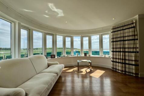 LOUNGE DINING ROOM