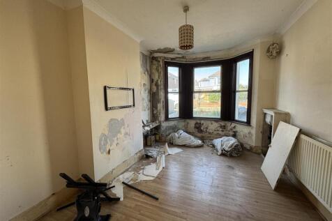 LOUNGE DINING ROOM