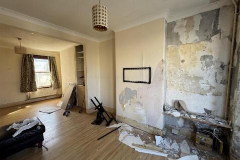 LOUNGE DINING ROOM