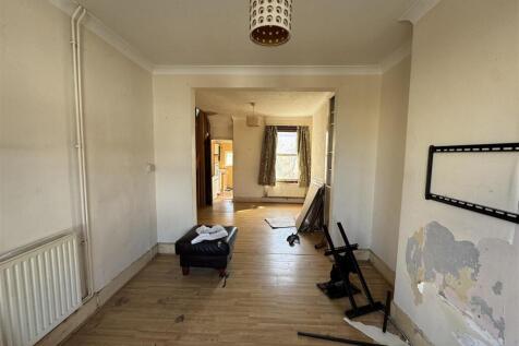 LOUNGE DINING ROOM