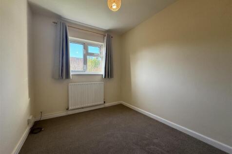 BEDROOM 3 / STUDY