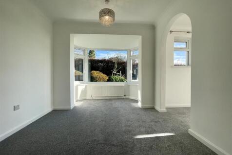 SEPARATE DINING ROOM OR STUDY / HOME OFFICE