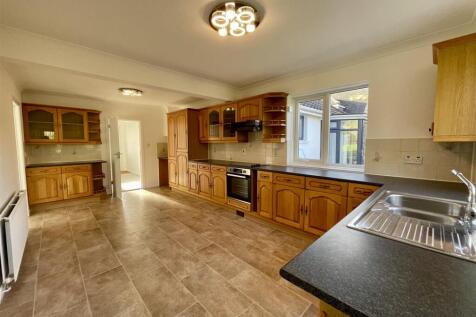 KITCHEN DINING ROOM