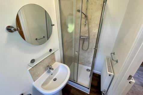 SHOWER ROOM / WC
