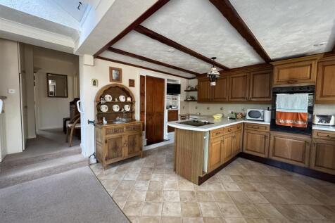 KITCHEN DINING ROOM