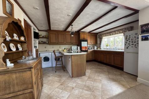 KITCHEN DINING ROOM