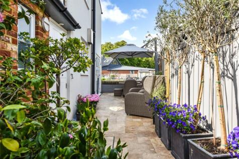 Riverside Terrace