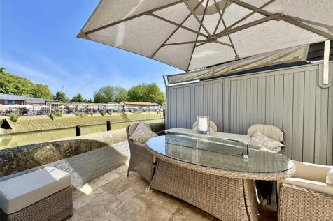 Riverside Terrace