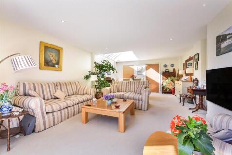 Sitting/Dining Room