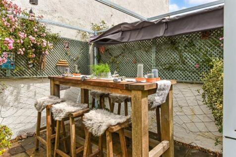Pergola Dining Area