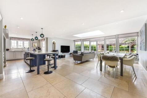 Living Room/Kitchen