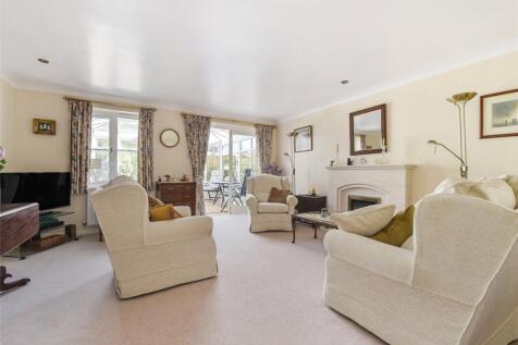 Sitting/Dining Room