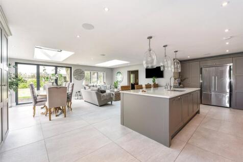 Kitchen/ Dining Room