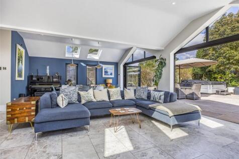 Kitchen/Dining/Famly