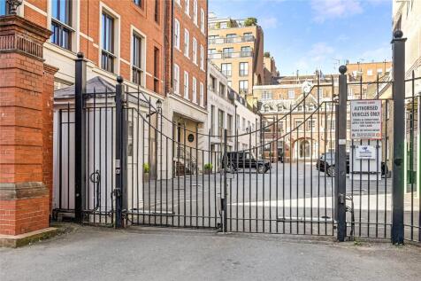 King&#39;s Yard Entrance
