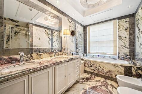 Principal Bathroom