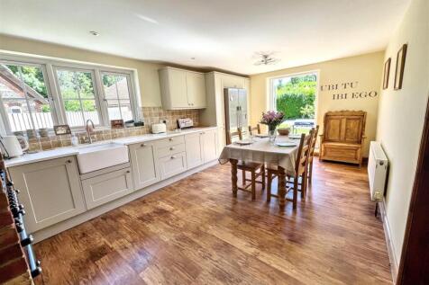 Kitchen breakfast room
