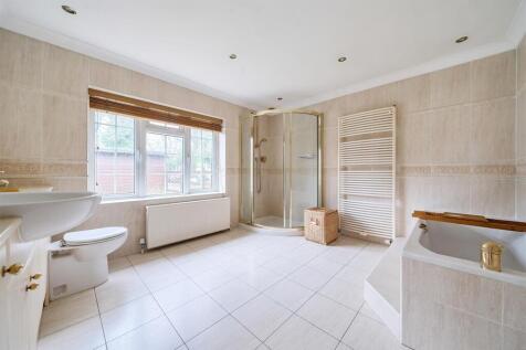 Ensuite Bed 1