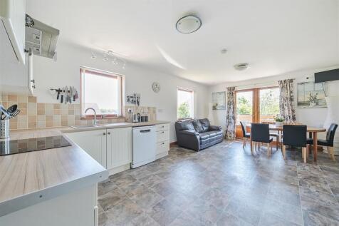 Kitchen dining room