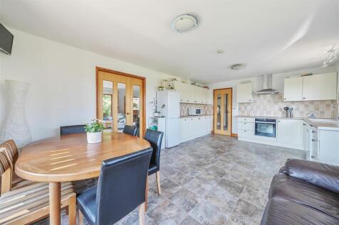 Kitchen dining room