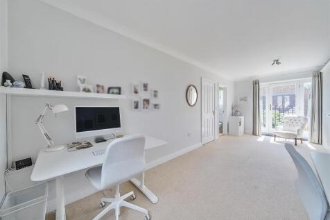 Bedroom 2/Study