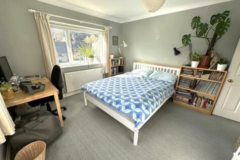 Main bedroom 2.JPG