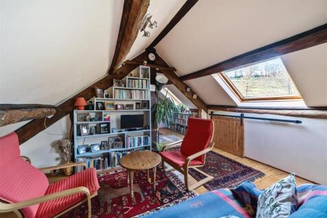 Guest suite sitting room