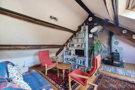 Guest suite sitting room