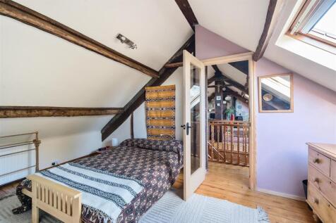 Guest suite bedroom
