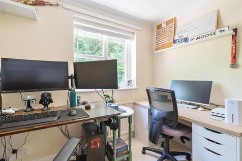 Bedroom/study
