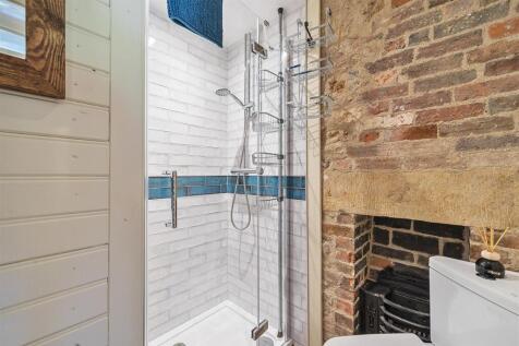 Family shower room