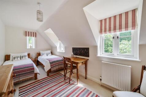 Twin bedroom