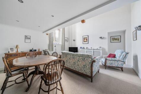 Sitting / Dining Room
