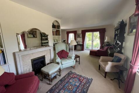 Sitting Room/Dining Room