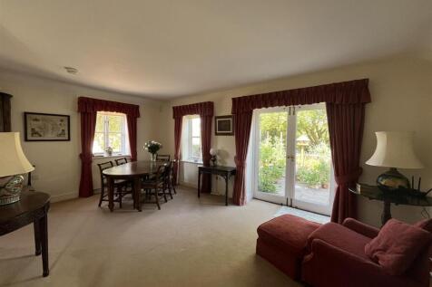 Sitting Room/Dining Room
