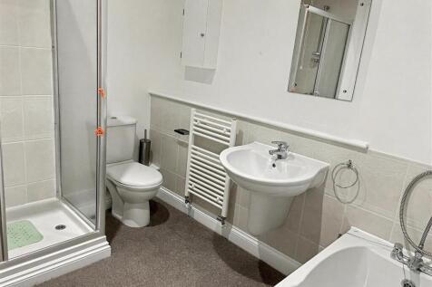 Bathroom - Newly Decorated