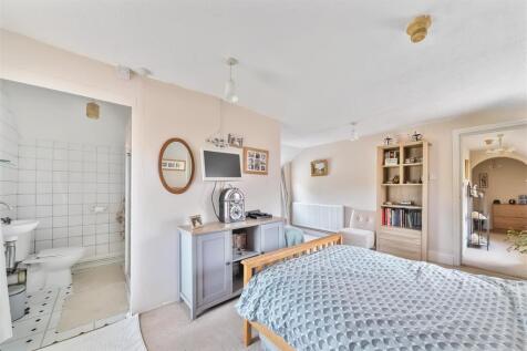 Main House - Bedroom 2