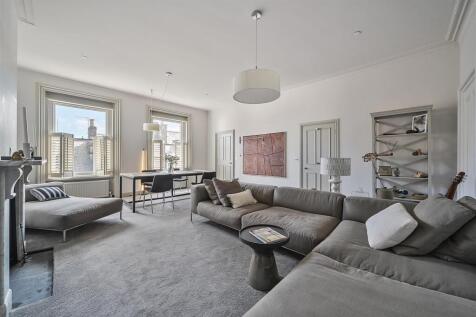 Sitting / Dining Room