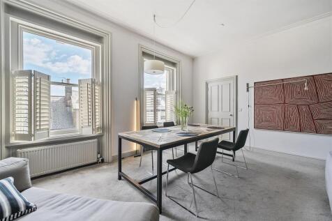 Sitting / Dining Room