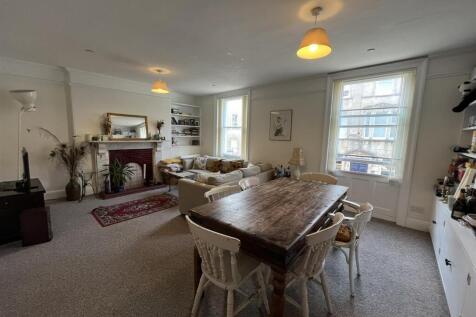 Sitting Room/Dining Room