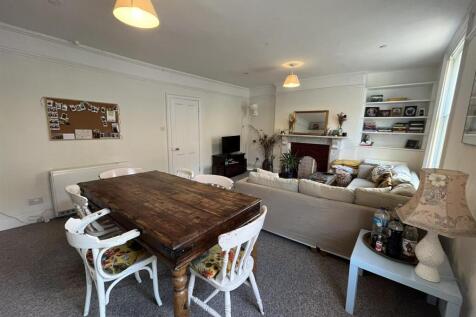 Sitting Room/Dining Room