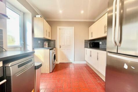 Kitchen 2.jpg