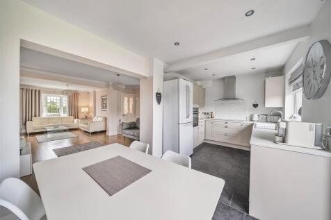 Dining area/kitchen
