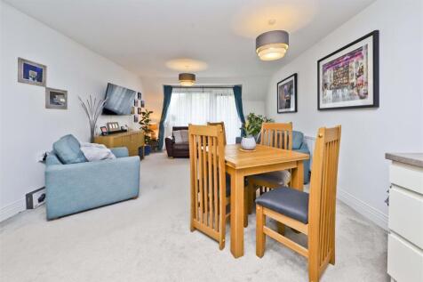 Dining/living room