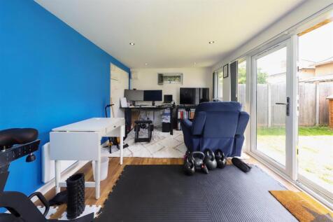 Garden office/garage