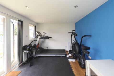 Garden office/garage