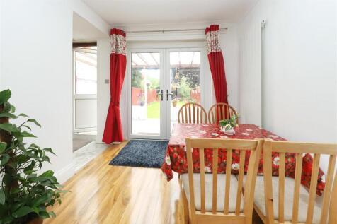 Living room/dining room
