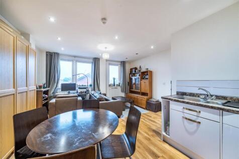 Kitchen/diner/reception room