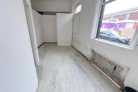 WhatsApp Image 2025-09-30 at 09.50.26.jpg